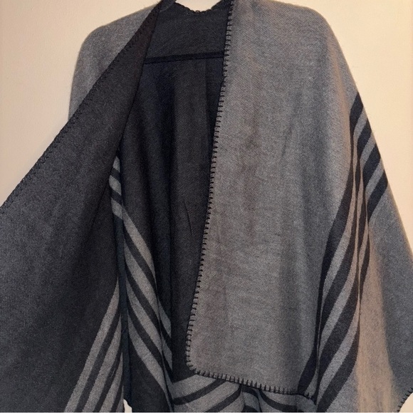 BB Dakota Women’s Reversible Grey and Black Stripped Shawl - One Size - Picture 9 of 10